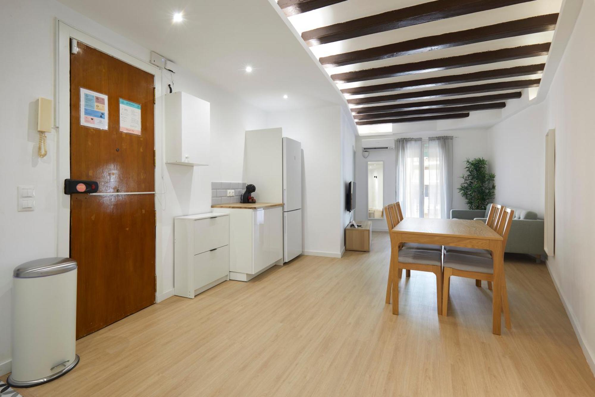 17 Next To El Molino * Barcelona